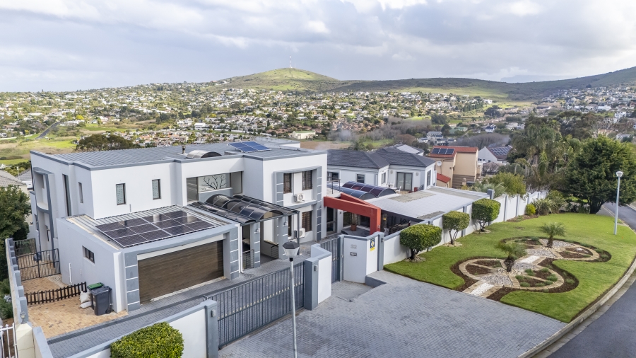 4 Bedroom Property for Sale in Van Riebeeckshof Western Cape